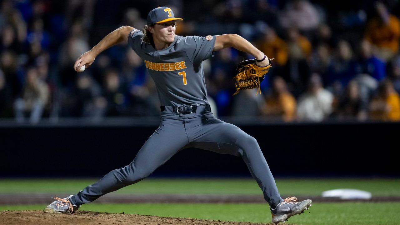 Late Lead Slips Away as #2 Vols Fall in Series Opener at #3 Kentucky