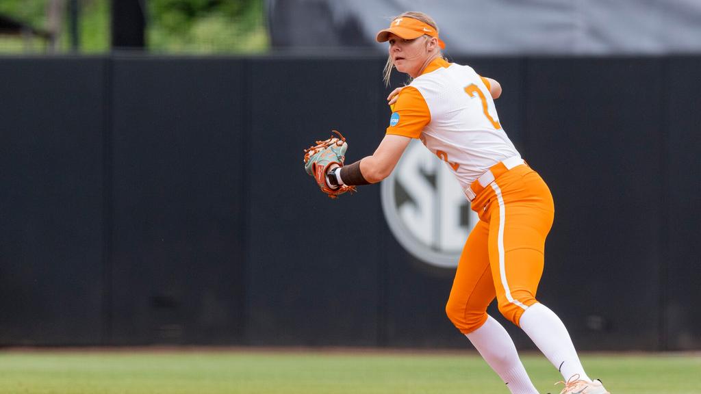 PICKENS TOSSES GEM, #3 [3] LADY VOLS SHUTOUT DAYTON