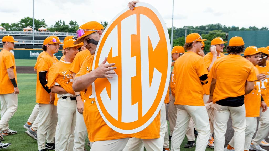 TOP-RANKED VOLS HAVE SIX PLAYERS GARNER SEC POSTSEASON HONORS