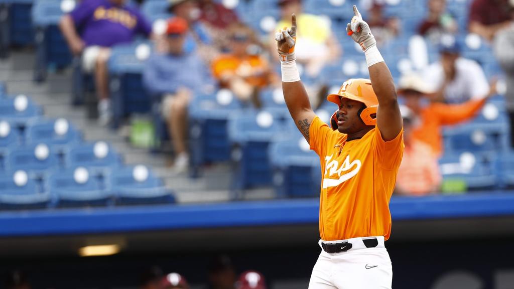 TOP-RANKED VOLS BOUNCE BACK WITH 7-4 WIN OVER NO. 3 TEXAS A&M