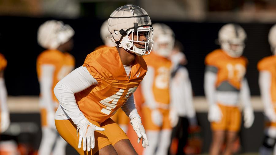 Tennessee Vols Drop in AP College Football Poll