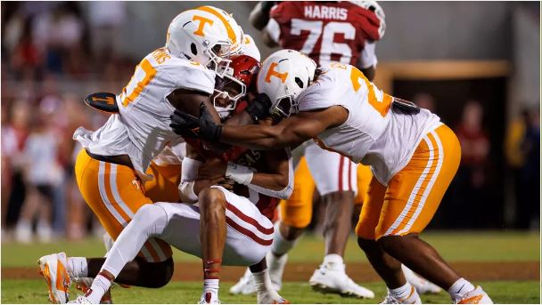 ‘Next-Play Mentality’ Fueling #8/9 Vols Through Florida Prep