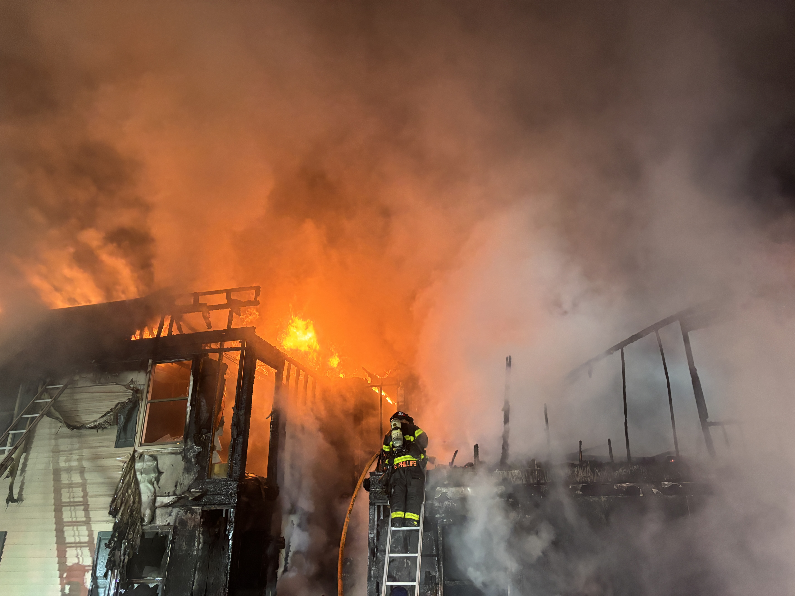 Apartment Fire Destroys Building Near Downtown Knoxville