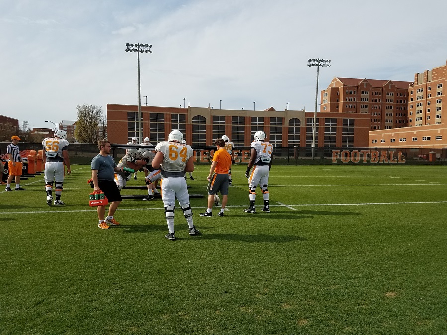 Video: UT offensive line drill – spring practice 5
