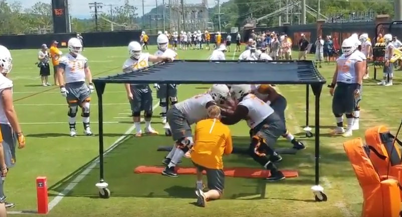 Video: Fall practice 1 – Tennessee offensive line