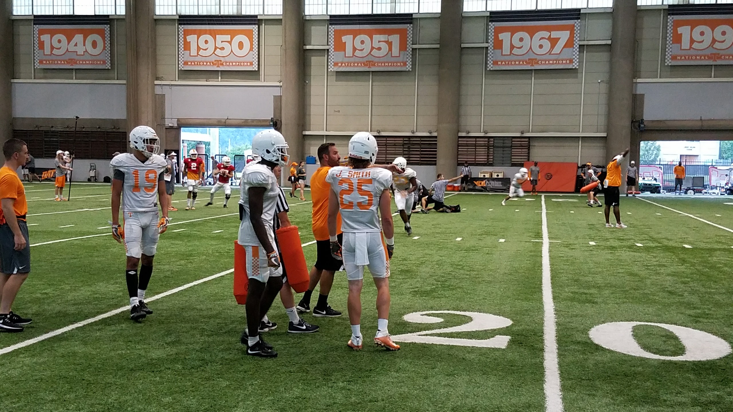 Video – Practice 5: Tennessee quarterbacks throw to wide receivers