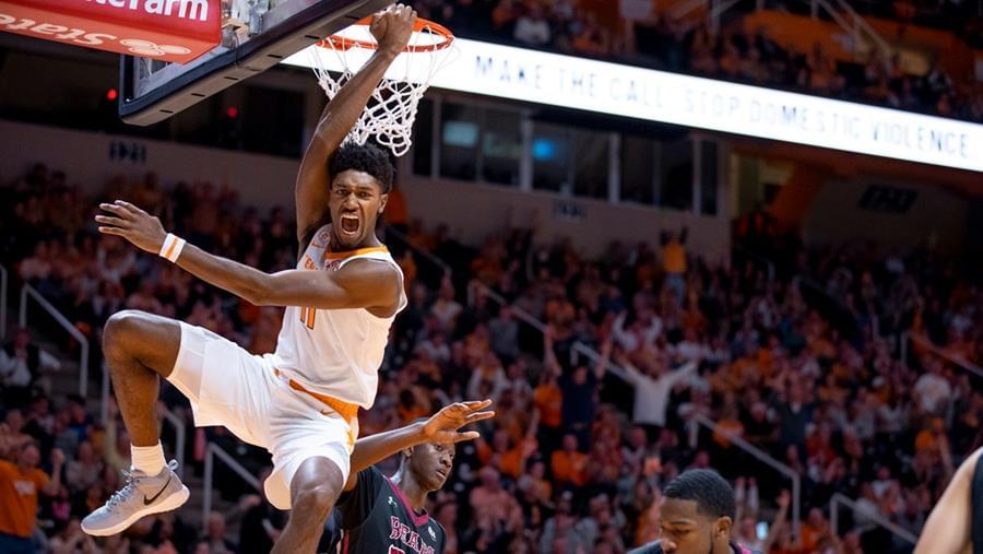 No. 3 Vols Roll Past Missouri, 87-63