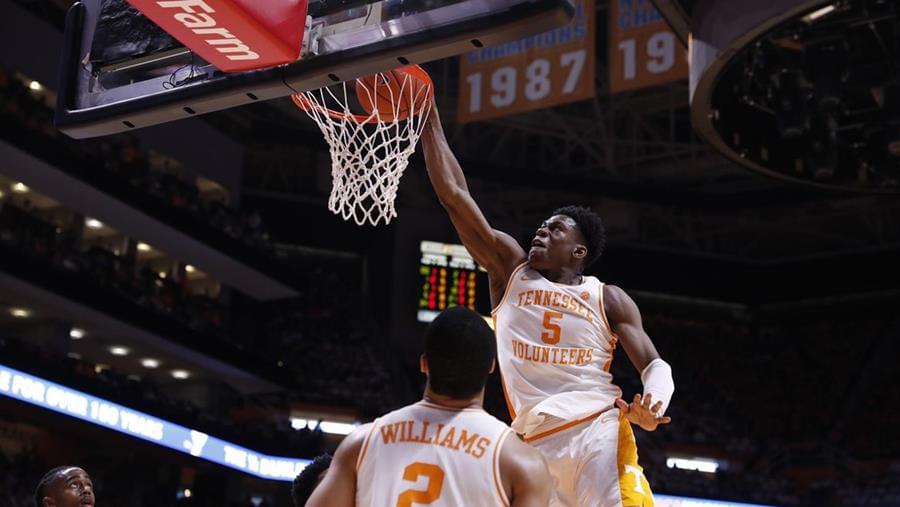 #1 Tennessee Pushes Win Streak to 18 with 73-61 Victory Over Florida