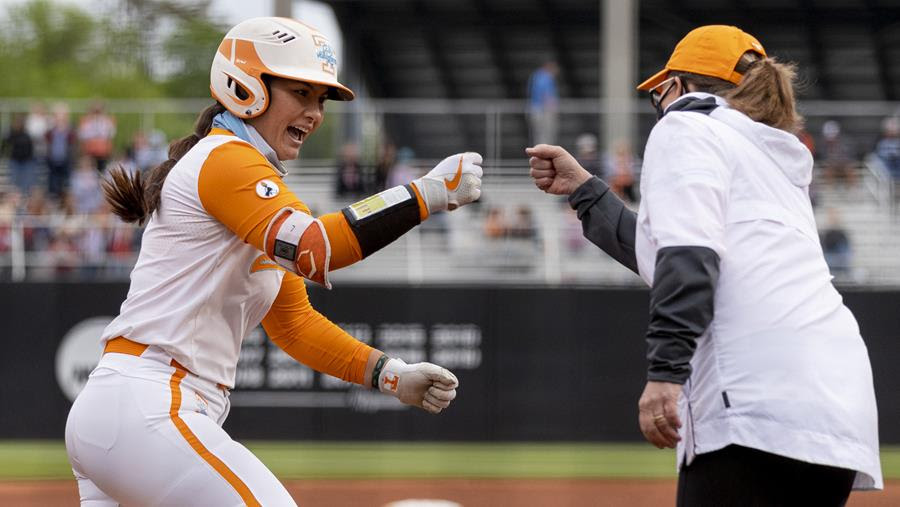 Boxscore/Stats/Story: #17 Tennessee Takes Care of #21 Georgia in Series Opener, 3-1