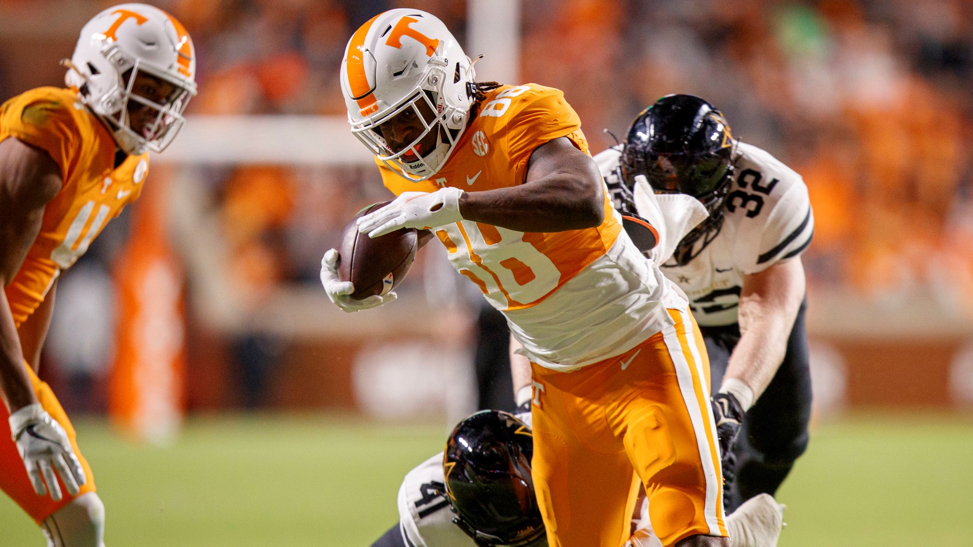 Tight End Duo Flourishing as Vols Continue Bowl Prep