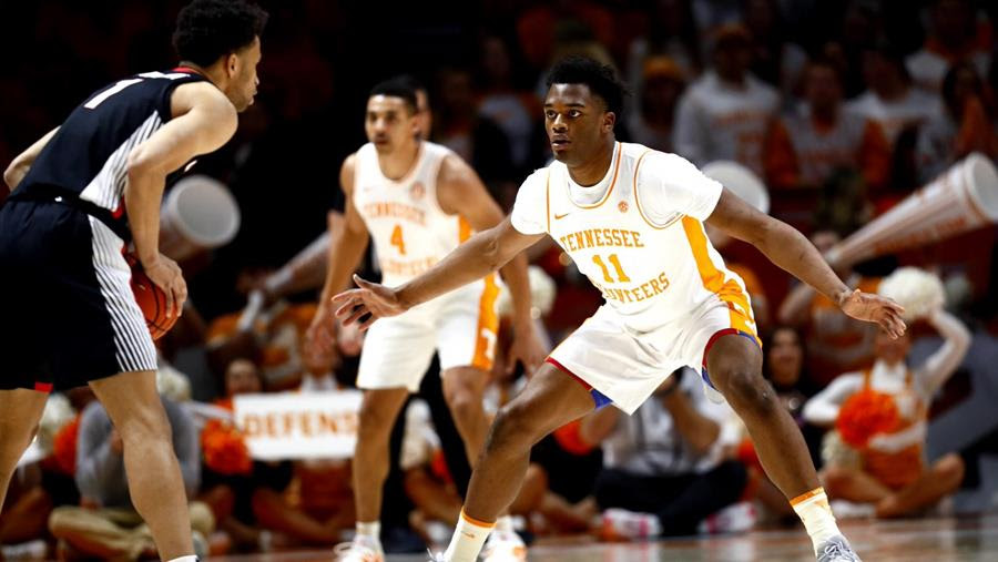 Photos/Postgame/Stats/Story: #4 Tennessee Overpowers Georgia with Relentless Defense in 70-41 Rout