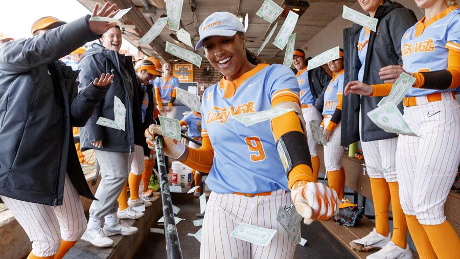 Photos/Stats/Story: No. 4/7 Lady Vols Softball Wins Twice Saturday, Sweep Ole Miss