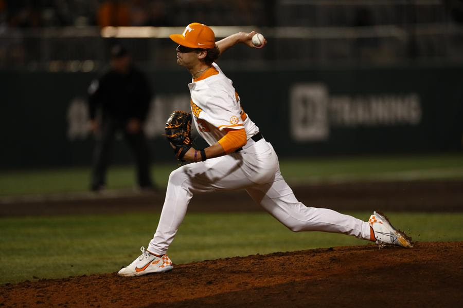 Photos/Stats/Story: #8/11 Vols Can’t Deliver Clutch Hits in Series Opening 6-1 Loss To #2/3 Gators