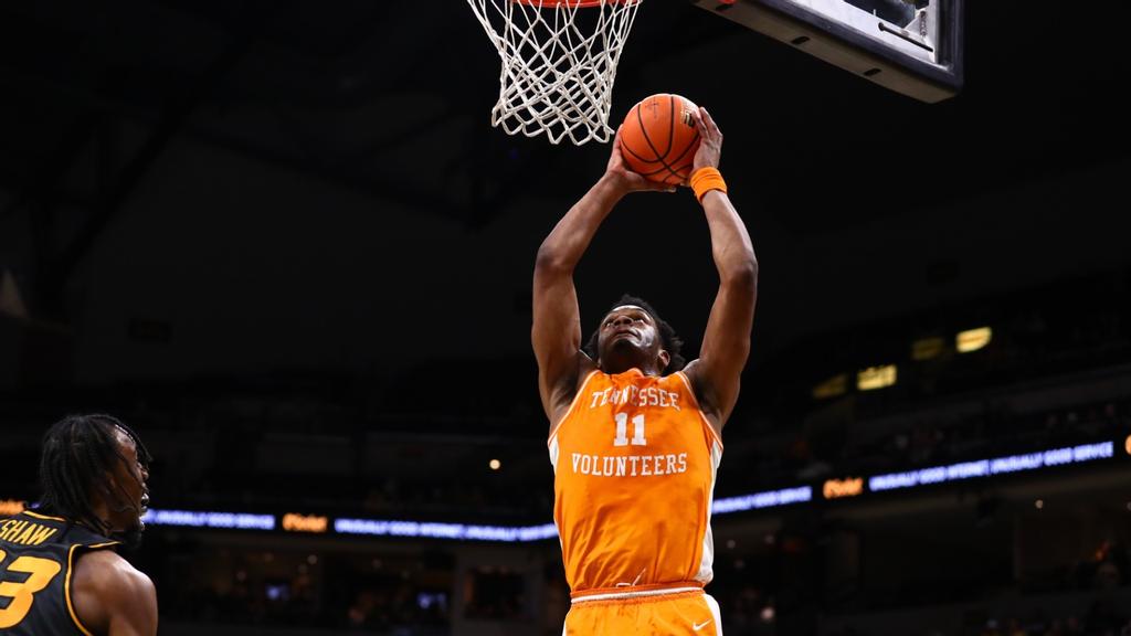 AWAKA LEADS #5 VOLS TO 72-67 DECISION AT MISSOURI