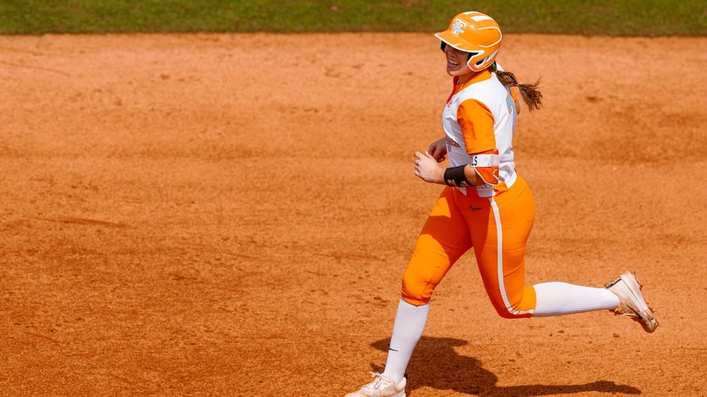 #4 TENNESSEE WINS 20TH STRAIGHT GAME, DEFEATS AUBURN 8-4 TO CLINCH SERIES