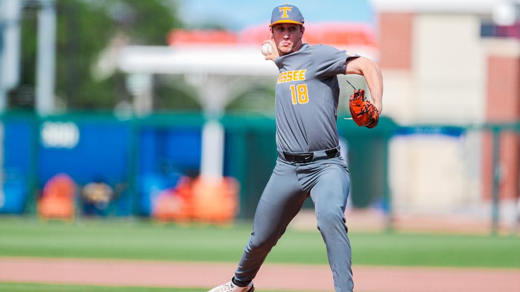 #3 Vols Split Friday Doubleheader at Florida