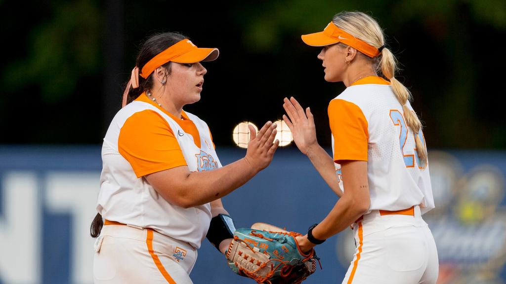 GOTTSHALL & PICKENS NAMED NFCA FIRST TEAM ALL-AMERICANS