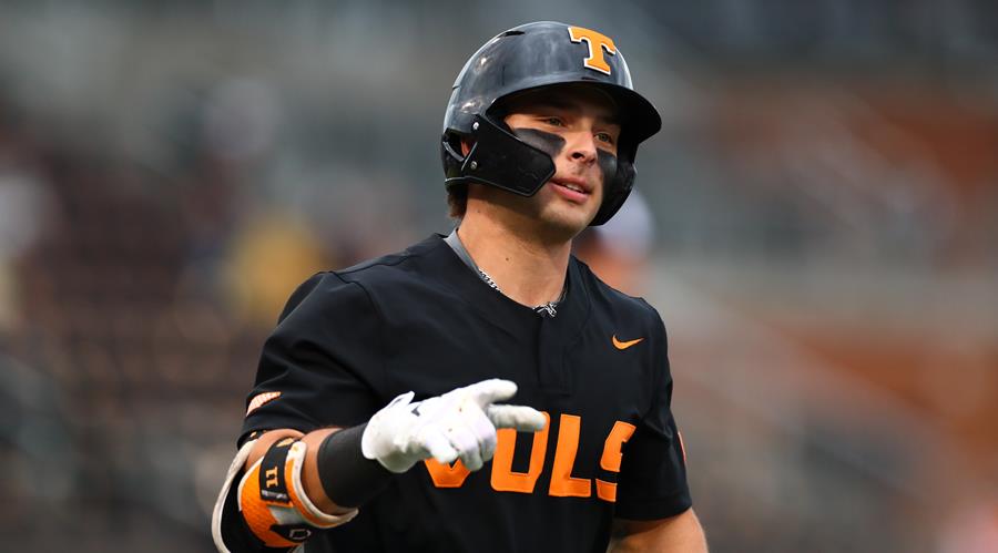 Late Comeback Bid Falls Short in Loss to #10/11 Vanderbilt