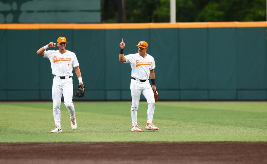 Ensley Shines on Senior Night as #12/17 Vols Defeat Bruins, 9-4