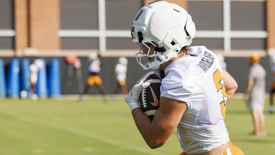 Tight Ends Grab Spotlight on Second Day of Camp