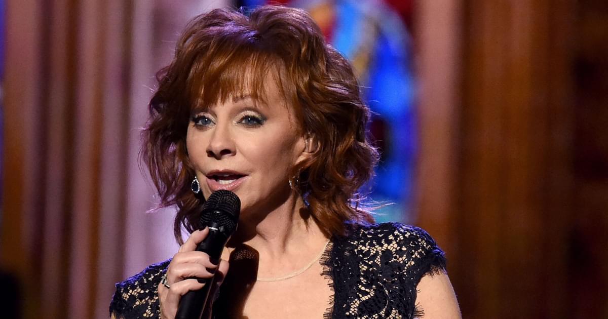 Watch Reba McEntire’s Special Performance of “Fallin’ Out of Love”