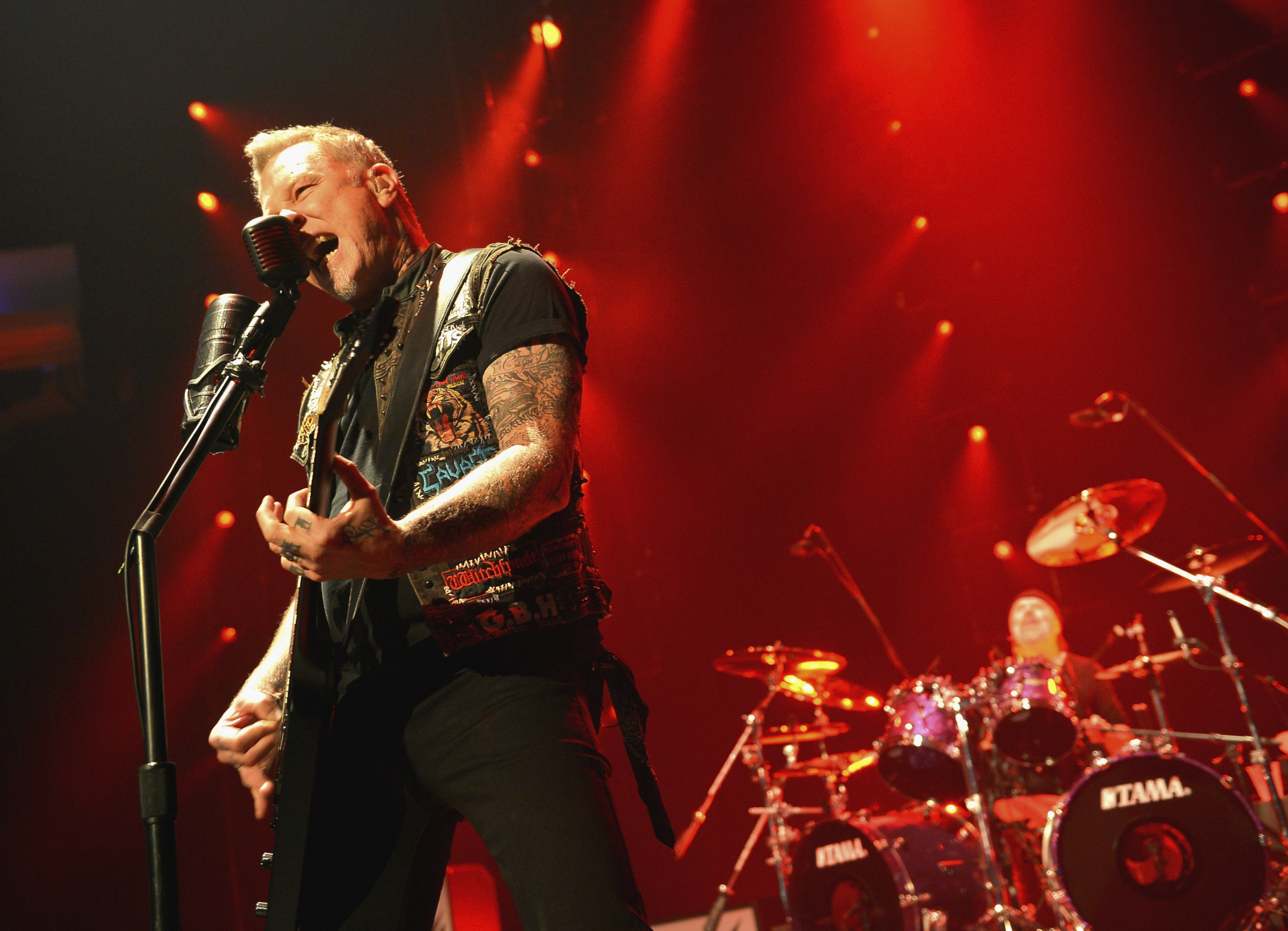 Metallica’s James Hetfield discusses new single Lux Æterna!