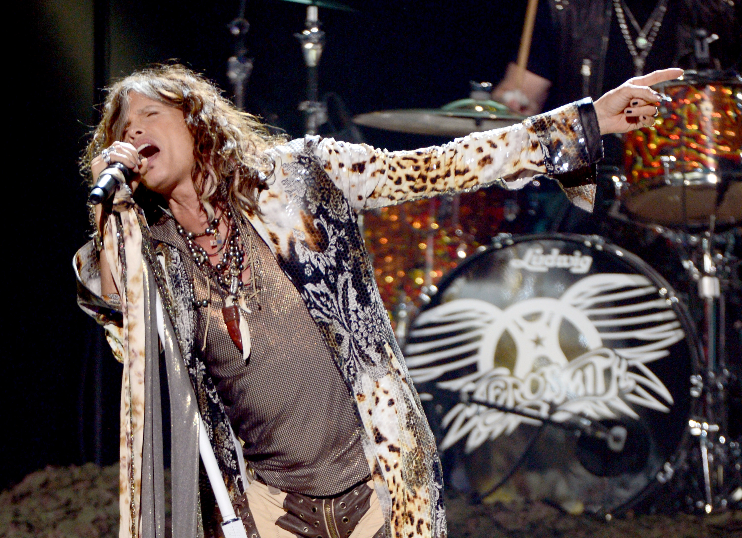 ICYMI Steven Tyler joins Eminem performance at Rock n Roll Hall of Fame