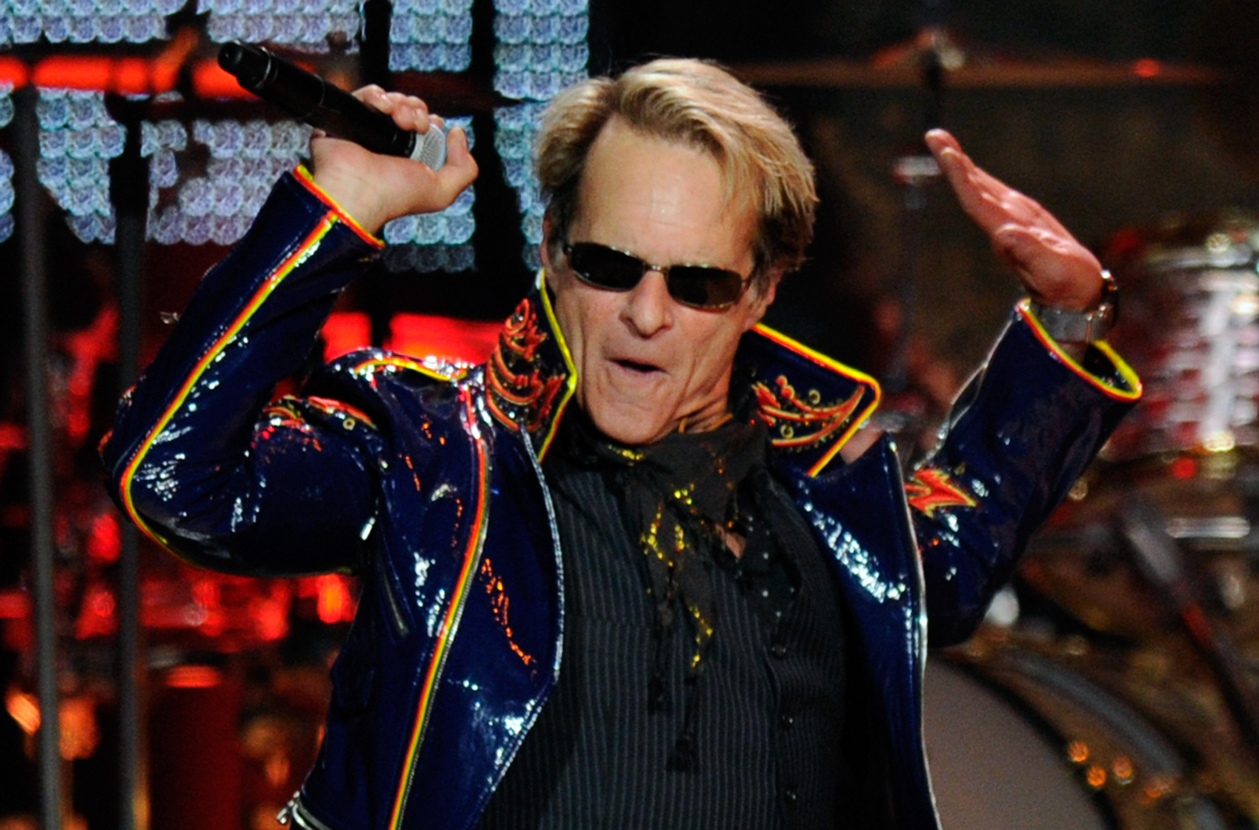 New David Lee Roth song pays tribute to band mates!