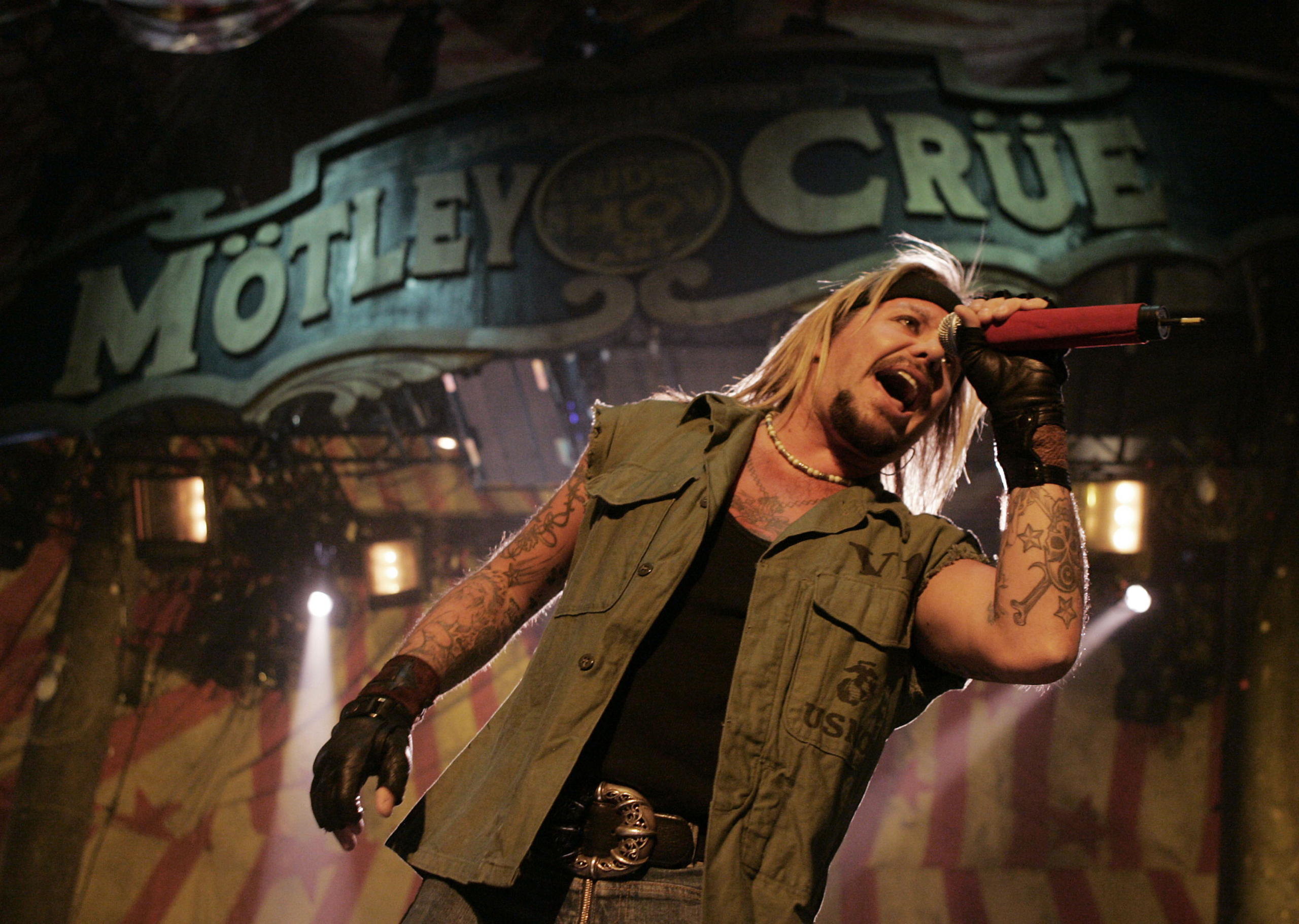 Mötley Crüe in person…