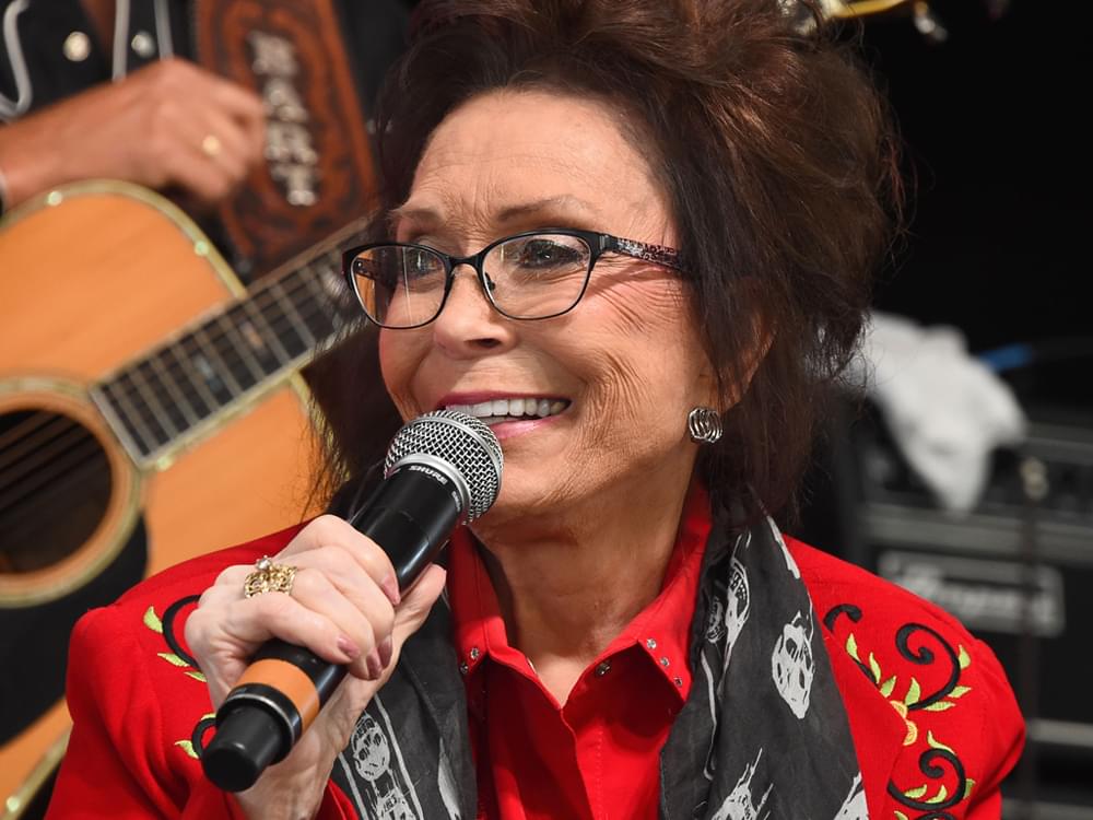 Loretta Lynn Records New Cover of Patsy Cline’s “I Fall to Pieces” [Listen]