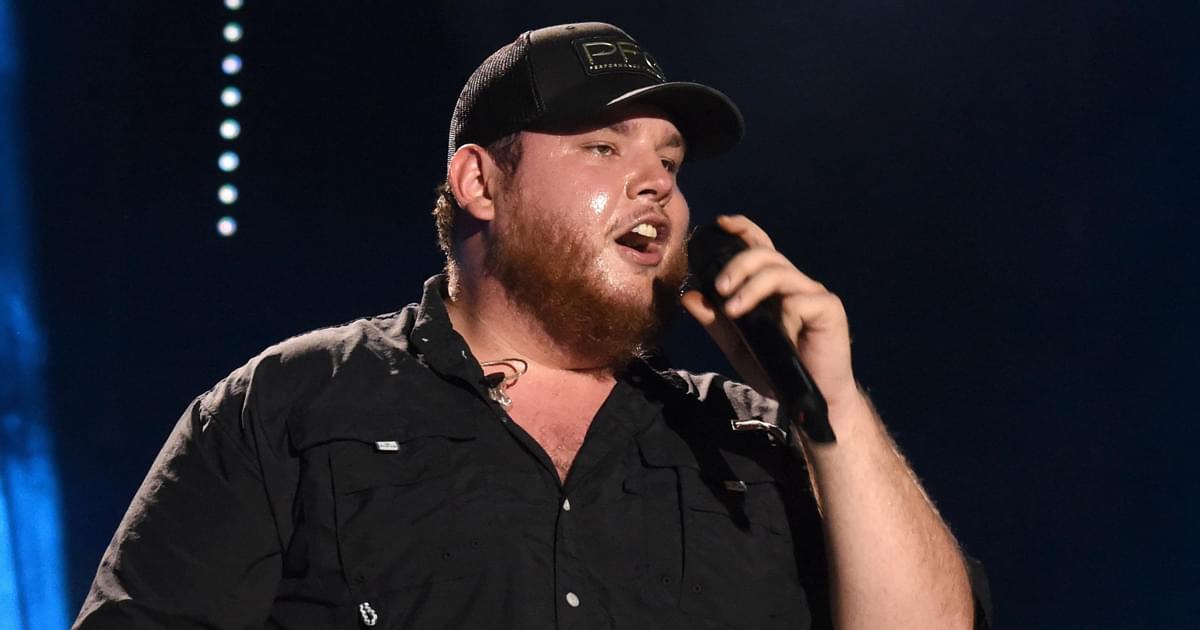 Watch Luke Combs Perform “Better Together” at 2020 Billboard Music Awards
