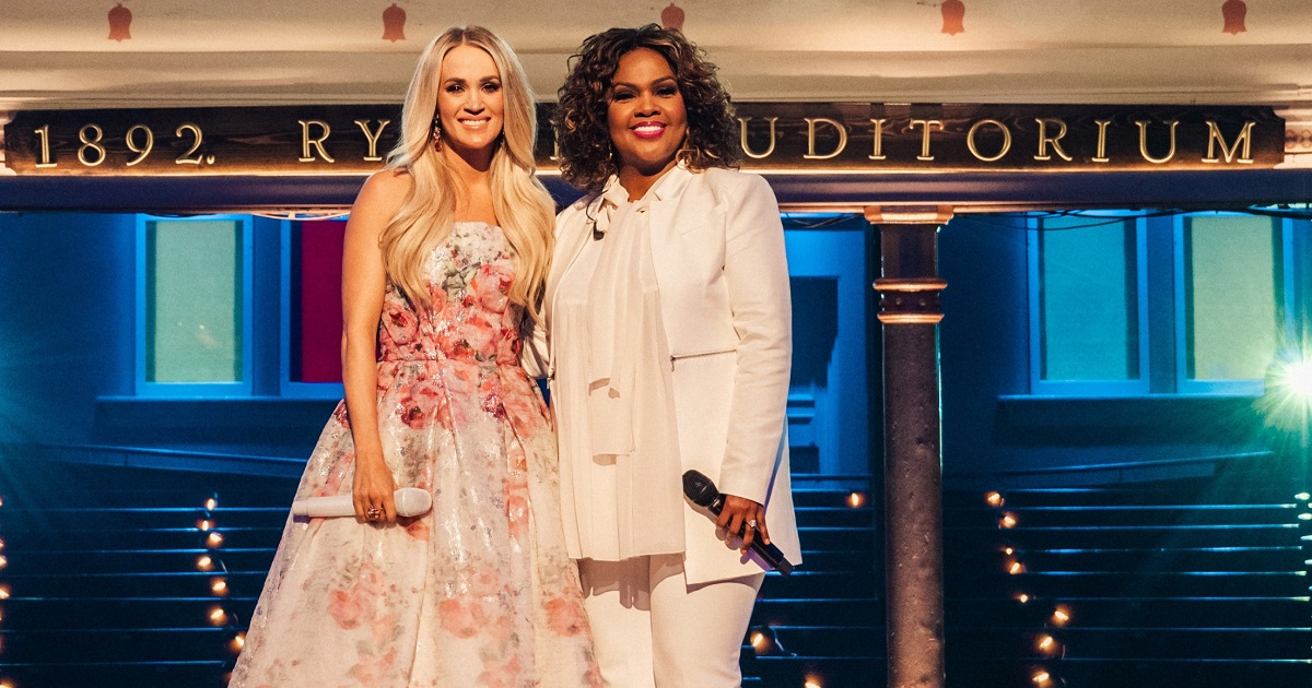 Carrie Underwood Wins Dove Award with CeCe Winans