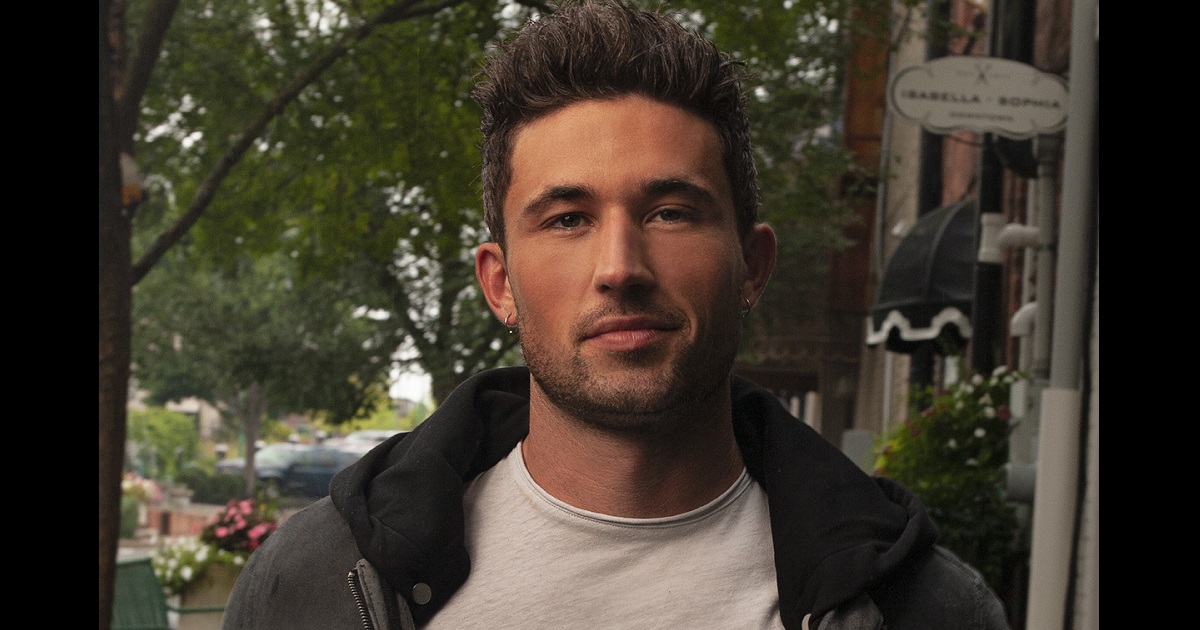 Michael Ray Tops Billboard Airplay Chart with “Whiskey And Rain”