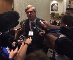 Agriculture Secretary Tom Vilsack discusses the  bird flu at a conference in Des Moines.  (photo by Sarah Beckman)