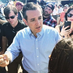 Republican presidential candidate Ted Cruz speaks with voters while walking the fair. (photo by Sarah Beckman) 