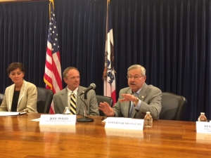 Governor Branstad relays his feedback on workforce skills at the "Future Ready Iowa" initiative meeting.  (photo by Sarah Beckman)