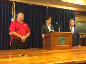 Lt. Governor Kim Reynolds is joined by apprenticeship leaders. (photo by Sarah Beckman)
