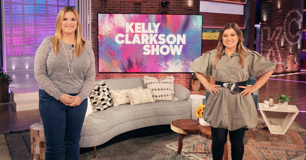 Trisha Yearwood Stops By The Kelly Clarkson Show to Call Garth Brooks an Alien