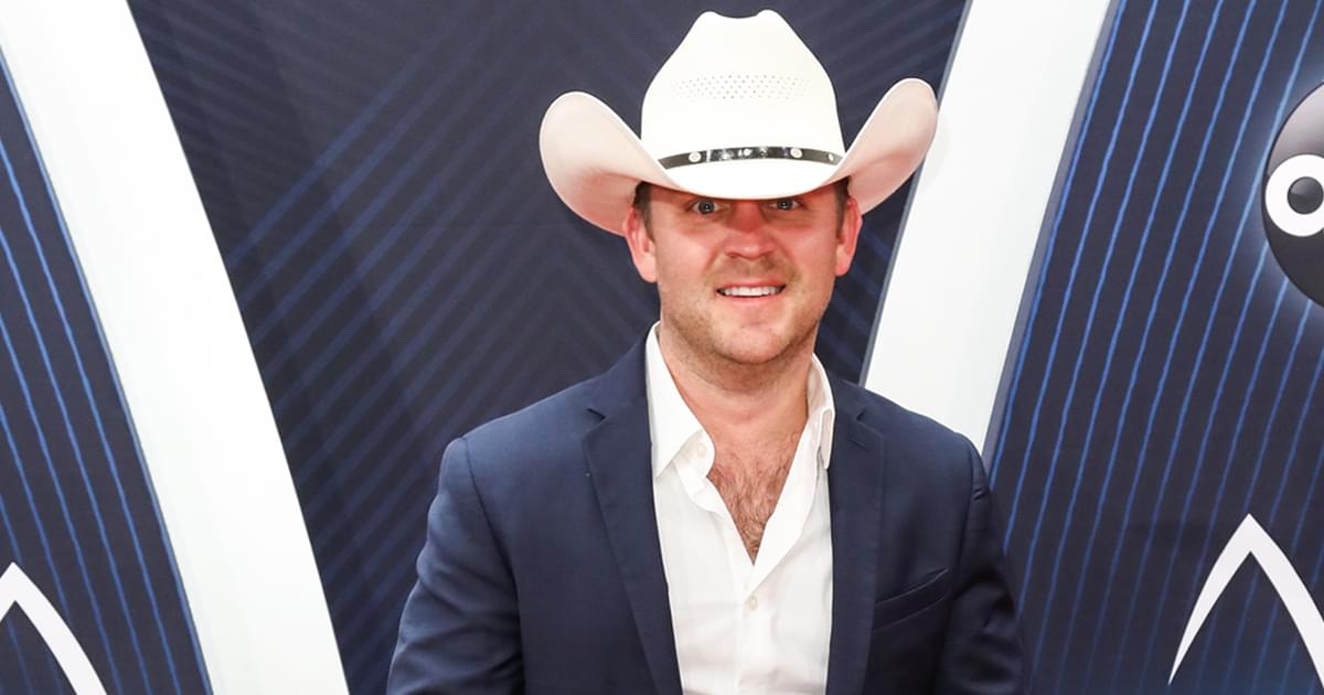 Justin Moore Scores 9th No. 1 Single With “Why We Drink”