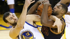 Warriors prefer Ezeli over Bogut [report]