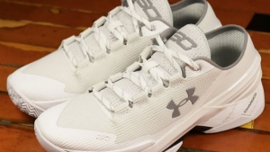 Twitter has field day with Curry’s new shoes