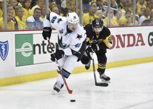 Hertl to miss Game 3 with lower-body injury