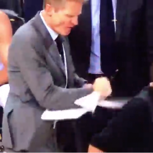 ▶︎ Steve Kerr breaks clipboard with thunderous punch
