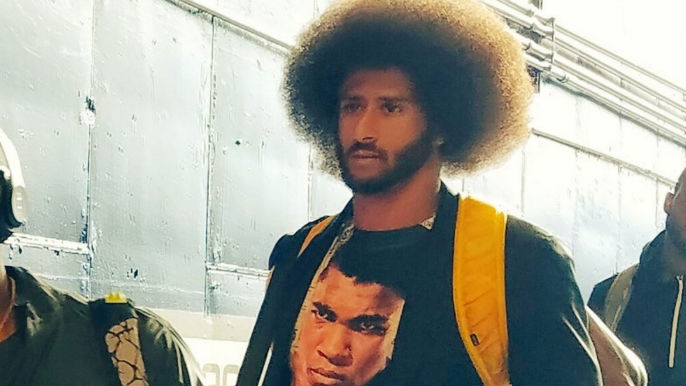 Kaepernick arrives in Buffalo wearing Muhammad Ali shirt