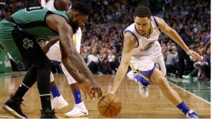 Klay takes over in Boston, Warriors win 104-88
