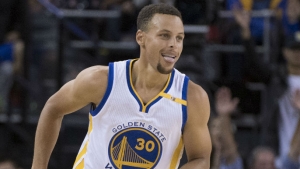 Curry sets NBA record for 3s, erupts for 46 points in win over Pelicans