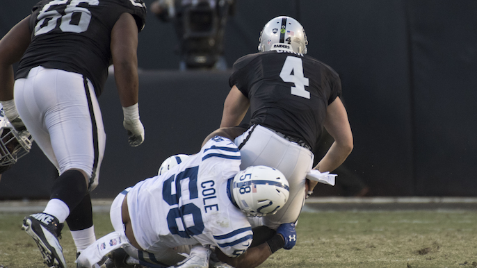 Derek Carr goes down with gruesome-looking leg injury