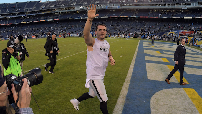Derek Carr joins only Rich Gannon with impressive feat in Chargers win