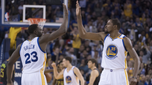 Draymond’s football pass to Curry ends in silly Durant alley oop