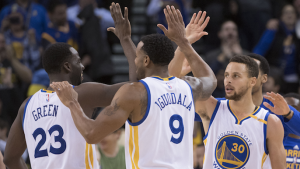 Curry hits buzzer-beater from deep to extend first half lead over Cavs